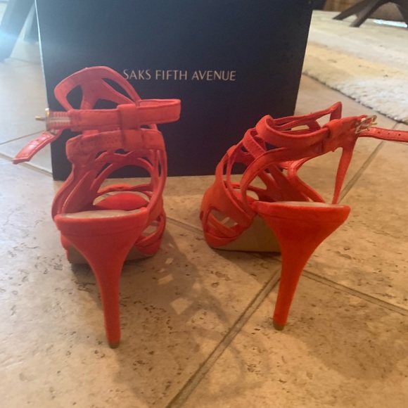 Red saks fifth avenue heels - Picture 5 of 6